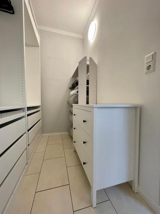 Easystay#4 Home Cinema Ferienwohnung In Kliniknaehe Mit Balkon, Boxspringbett & Netflix Бад-Эйнхаузен Экстерьер фото